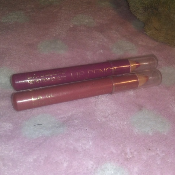 Makeup - Picture 3 of 6